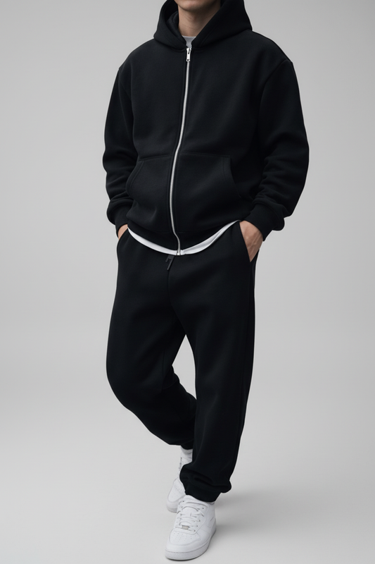 الطقم الرياضي الأسود