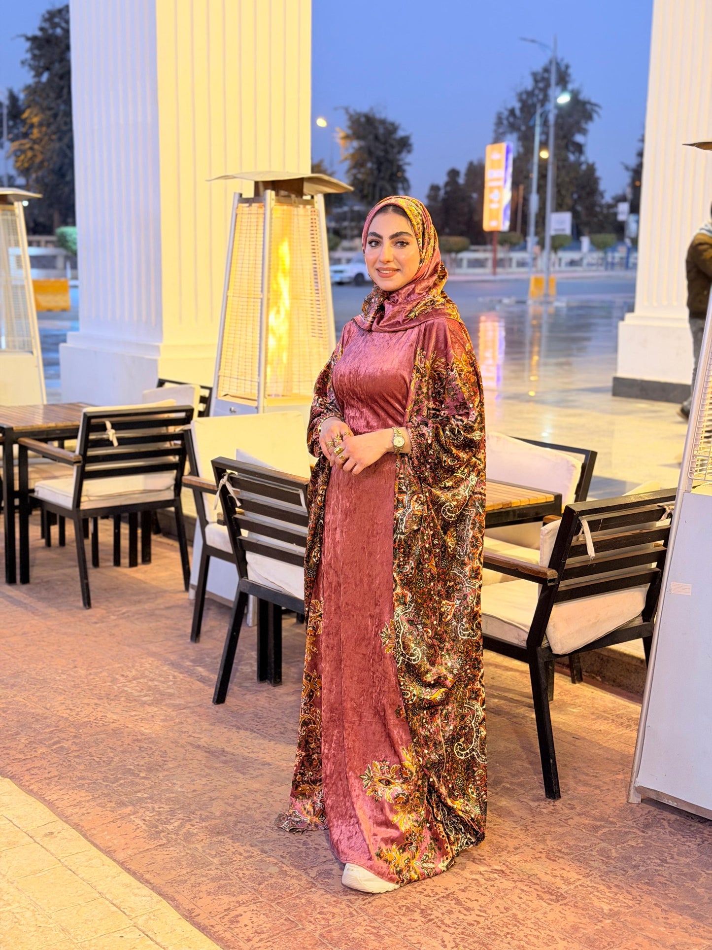 إسدال قطيفة فرنساوي مزخرف – روز