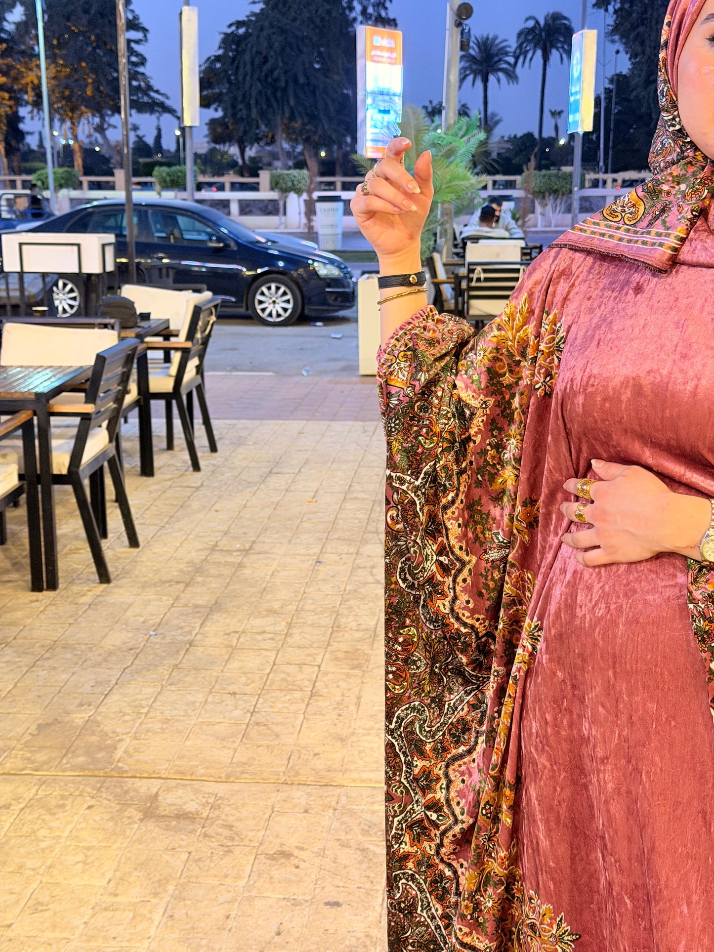 إسدال قطيفة فرنساوي مزخرف – روز